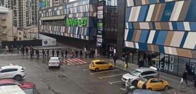 Ukrayna'da halk savaşa rağmen marketlere sırayla girerken bizde ise yağma!