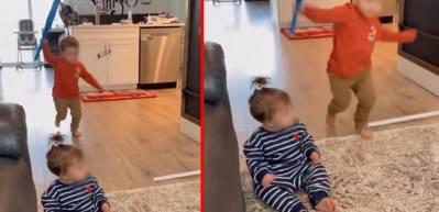 Beyzbol sopasını kardeşinin kafasına vurdu! Anneye tepkiler &ccedil;ığ gibi