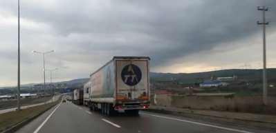 &Ccedil;anakkale K&ouml;pr&uuml;s&uuml;'n&uuml;n &ouml;nemini g&ouml;steren g&ouml;r&uuml;nt&uuml;! Kilometrelerce TIR kuyruğu