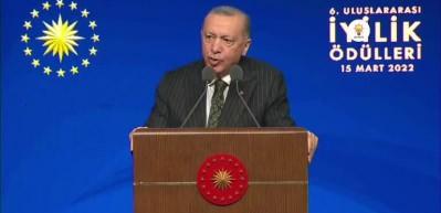 Cumhurbaşkanı Erdoğan "Diyarbakır annelerini tehdit eden siyaset&ccedil;i m&uuml;sveddelerini de g&ouml;rd&uuml;k" a&ccedil;ıklamasını yaptı