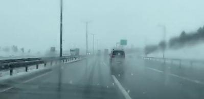 Kar yağışı İstanbul'da etkili oluyor!