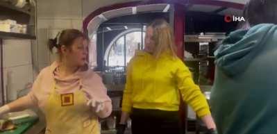 T&uuml;rk iş adamı Kiev'de &uuml;cretsiz yemek dağıtıyor