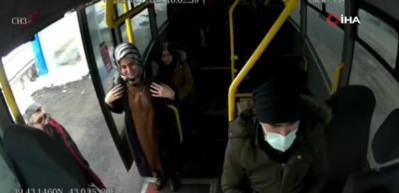 Ağrı&rsquo;da minib&uuml;ste d&uuml;ş&uuml;r&uuml;len 100 bin lira değerindeki d&ouml;viz ve altın sahibine teslim edildi