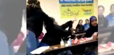 Batının iki y&uuml;zl&uuml;l&uuml;ğ&uuml; her yerde! Siyahi kız herkese haddini bildirdi