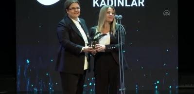 "T&uuml;rkiye'ye Enerji Veren Kadınlar" &ouml;d&uuml;llerini aldı