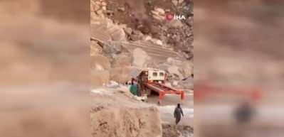 Umman&rsquo;da toprak kayması kamerada: 6 iş&ccedil;i &ouml;ld&uuml;