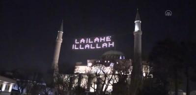 Ayasofya-i Kebir Cami-i Şerifi'ne Kelime-i Tevhid yazılı mahya asıldı