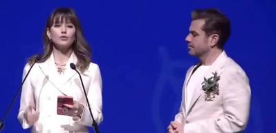 Beren Saat'in t&ouml;rendeki s&ouml;zlerine tepki: Hi&ccedil; bu toplara girme altında kalırsın!