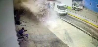 Meyve suyu fabrikasındaki buhar kazanının patlama anı kamerada