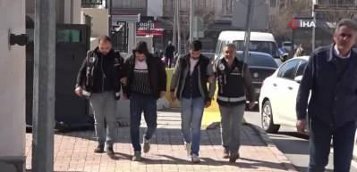 Sahte polisler dolandırıcılık yaparken ger&ccedil;ek polislere yakalandı