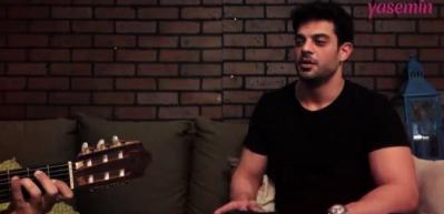 Hadise'nin nişanlısı Mehmet Din&ccedil;erler'den 'Kum Gibi' performansı