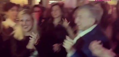 Haldun Dormen gen&ccedil;lere taş &ccedil;ıkarttı! 94. yaşını dans ederek kutladı