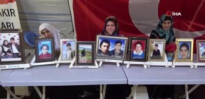 PKK&rsquo;nın ka&ccedil;ırdığı oğlu i&ccedil;in eylem yapan anneden &ccedil;ağrı