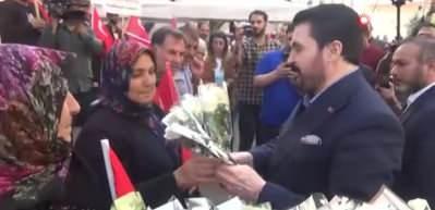 Ağrı Belediye Başkanı Sayan, evlat n&ouml;betindeki annelerle buluştu