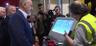 Bakan Karaismailoğlu, TCDD Taşımacılık Bakımevi iş&ccedil;ileri ile sahurda bir araya geldi