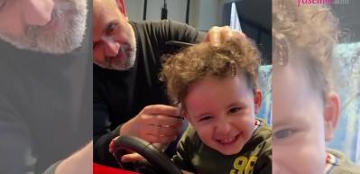 Ezgi Sertel'in ikizleri ilk kez sa&ccedil; traşı oldular