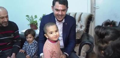 Skolyoz hastası Elif&rsquo;in tedavi s&uuml;recine Bakan Kurum&rsquo;dan destek