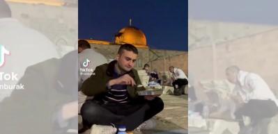 CZN Burak orucunu Mescid-i Aksa'da a&ccedil;tı!
