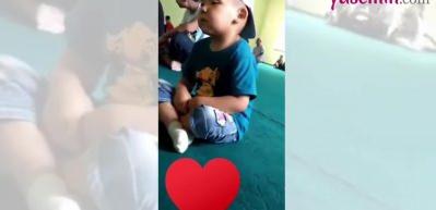 Kur'an-ı Kerim okunurken kendinden ge&ccedil;en &ccedil;ocuk g&uuml;l&uuml;msetti!