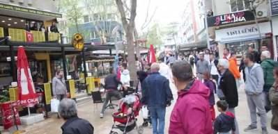 Şehir eşkıyaları &ouml;nce &ccedil;ocuğu ardından araya giren esnafı tekme tokat d&ouml;vd&uuml;