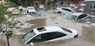 Adıyaman'da sel: Onlarca ara&ccedil; sular altında kaldı