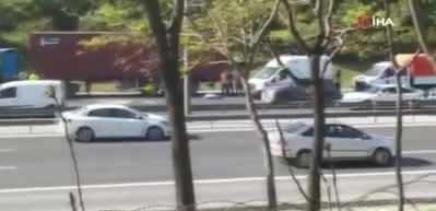 Avcılar&rsquo;da tıra &ccedil;arpan motosikletin s&uuml;r&uuml;c&uuml;s&uuml; hayatını kaybetti