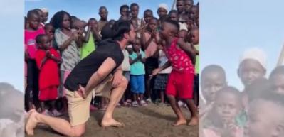 Hilmi Cem İntepe 23 Nisan'ı Ugandalı &ccedil;ocuklarla kutladı!