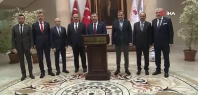 Koronavir&uuml;s s&uuml;recinde Sağlık &ccedil;alışanları ve Fahrettin Koca