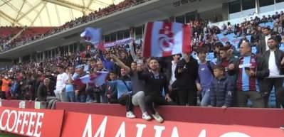 Şampi....Trabzonspor sahada... Bu akşam 38 yıllık hasret bitebilir...