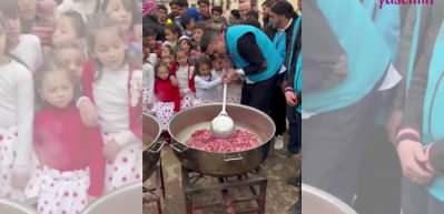 CZN Burak yine g&ouml;n&uuml;llere dokundu! Bayramda Suriyeli &ccedil;ocukları sevindirdi 