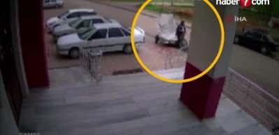 G&ouml;rd&uuml;kleri her şeyi &ccedil;alıyorlar: Hırsızlar bu sefer de apartmanın &ouml;n&uuml;ndeki mazgalı &ccedil;aldı