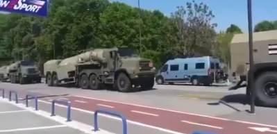 İngiltere g&ouml;nderdi... Ukrayna i&ccedil;in yola &ccedil;ıkan tankerler g&ouml;r&uuml;nt&uuml;lendi