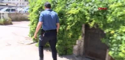 Polisler ihbar &uuml;zerine gitti, karşılaştıkları manzara herkesi &uuml;zd&uuml;