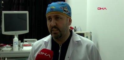 Doktor, bir hastasının safra kesesinden &ccedil;ıkardığı 1250 taşla ismini yazdı 