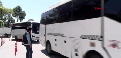 R&uuml;şvet operasyonunda ş&uuml;pheliler otob&uuml;ste sağlık kontrol&uuml;nden ge&ccedil;irildi