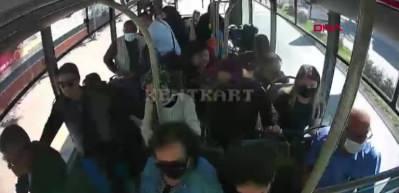 Takdir toplayan hareket: Midib&uuml;ste fenalaşan yolcusunu, en yakın sağlık kuruluşuna g&ouml;t&uuml;rd&uuml;