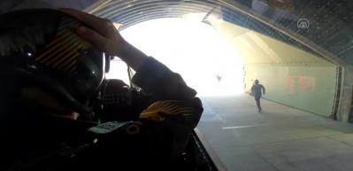 T&uuml;rk'e imkansız de izle! F-16'nın 'Kobra Manevrası' d&uuml;nyada ilk