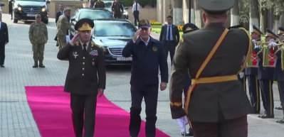 Bakan Akar'a Azerbaycan'da mehter s&uuml;rprizi