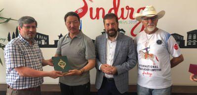 Yarışma i&ccedil;in T&uuml;rkiye&rsquo;ye geldi, M&uuml;sl&uuml;man oldu