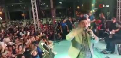 Hüseyin Kağıt'ın konserinde kavga çıktı! Tekmeler havada uçtu