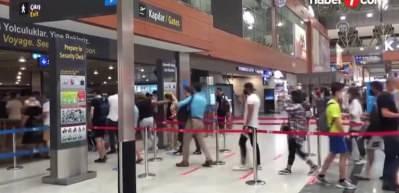 İstanbul'a t&uuml;m d&uuml;nyadan turist akını!