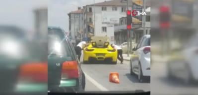 Milyonluk Ferrari yolda kalınca bakın ne yaptılar