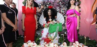 Bülent Ersoy'un şemsiye sevdası bitmiyor! 