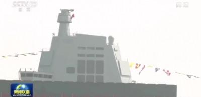 &Ccedil;in'den D&uuml;nya'ya g&ouml;zdağı! &Uuml;&ccedil;&uuml;nc&uuml; u&ccedil;ak gemisini de kızaktan indirdi