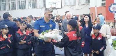 Emniyet m&uuml;d&uuml;rl&uuml;ğ&uuml;nden anlamlı proje: Kaymakam, belediye başkanı ve emniyet m&uuml;d&uuml;rleri &ccedil;ocuklarla şarkı s&ouml;yledi