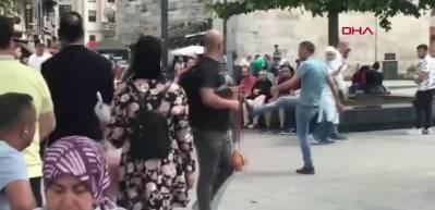 Fatih'te Kadını darbeden saldırgan dayak yedi