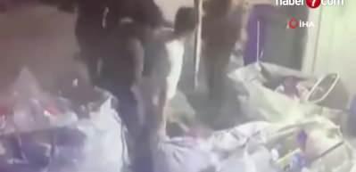 O anlar kamerada: M&uuml;lteci sandıkları T&uuml;rk gencini bı&ccedil;akladılar