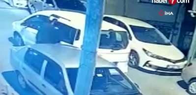 O anlar kamerada: Plakasız ara&ccedil;tan inip kurşun yağdırdı!