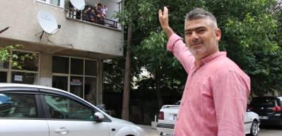 Balkondan d&uuml;şerken apartman g&ouml;revlisine &ccedil;arparak &ouml;l&uuml;mden d&ouml;nen bebek taburcu oldu