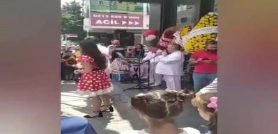 Hababam Sınıfı oyuncuları şimdilerde org &ccedil;alıp şarkı s&ouml;yl&uuml;yor